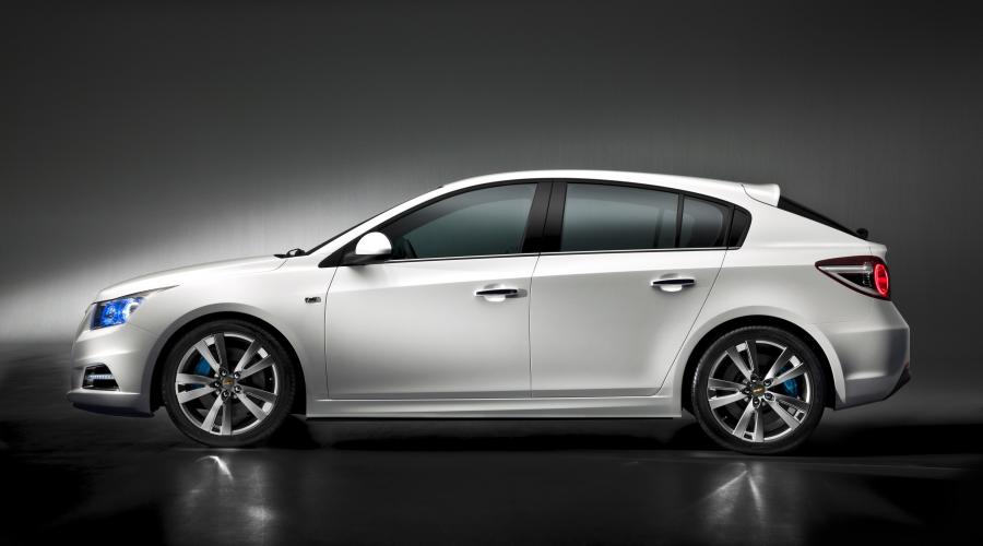 Chevrolet Cruze Hatchback Concept 2010 года  (фото 13 из 18)